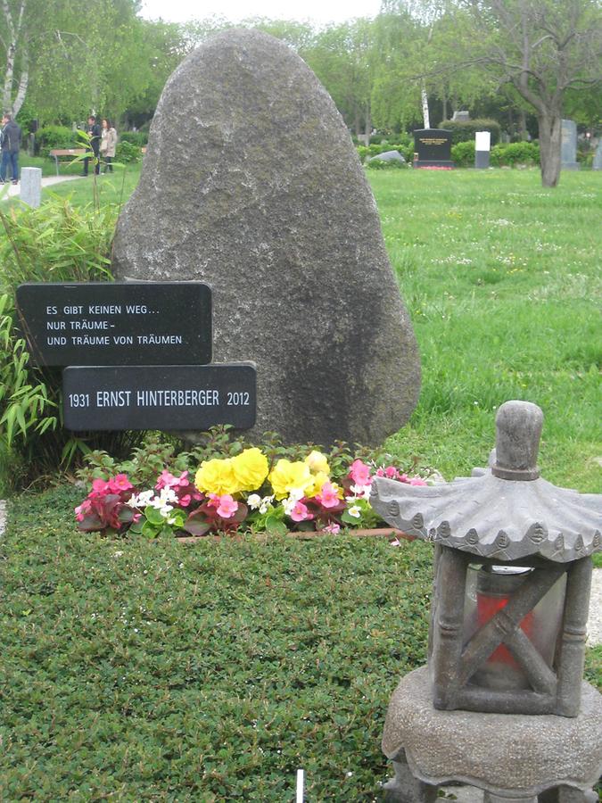 Grab von Ernst Hinterberger, Schriftsteller 1931-2012
