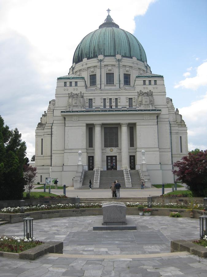 Präsidentengruft mit Friedhofskirche zum Hl. Karl Borromäus