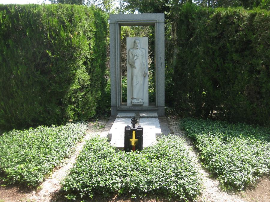 Grab von Hildegard Burjan, Gründerin der Caritas Socialis, Sozialpolitikerin 1883-1933, Grabmal von Clemens Holzmeister