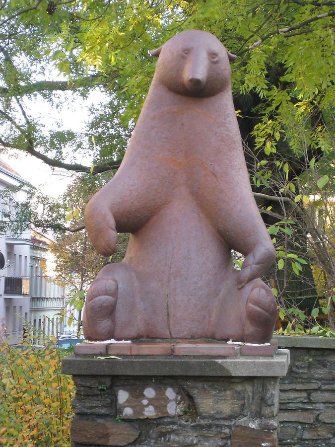 Steinzeugplastik 'Bär' von Elisabeth Turolt 1951