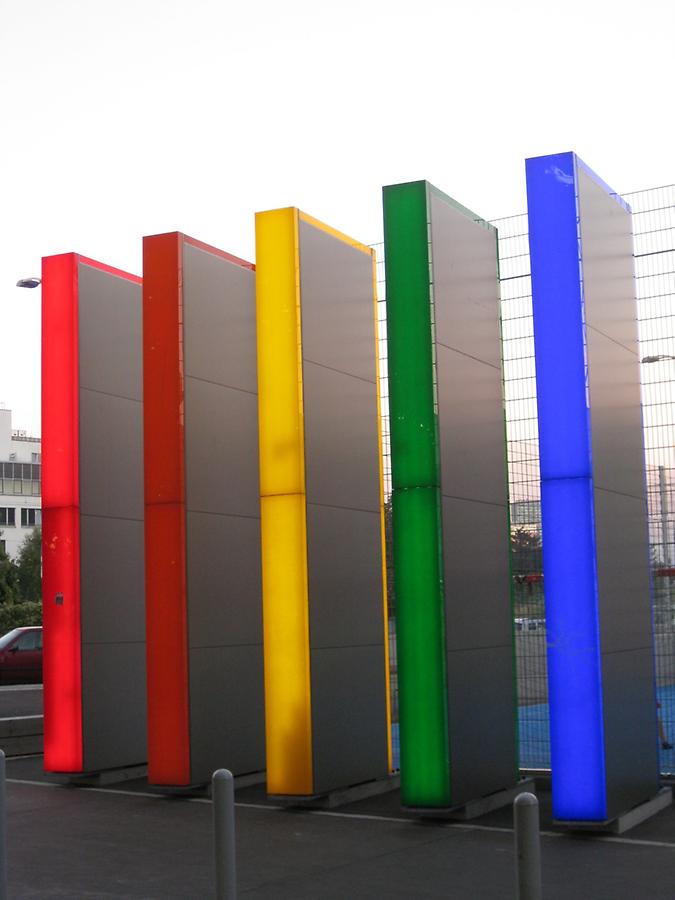 Lichtinstallation 'Our Rainbow' von Waltraut Cooper
