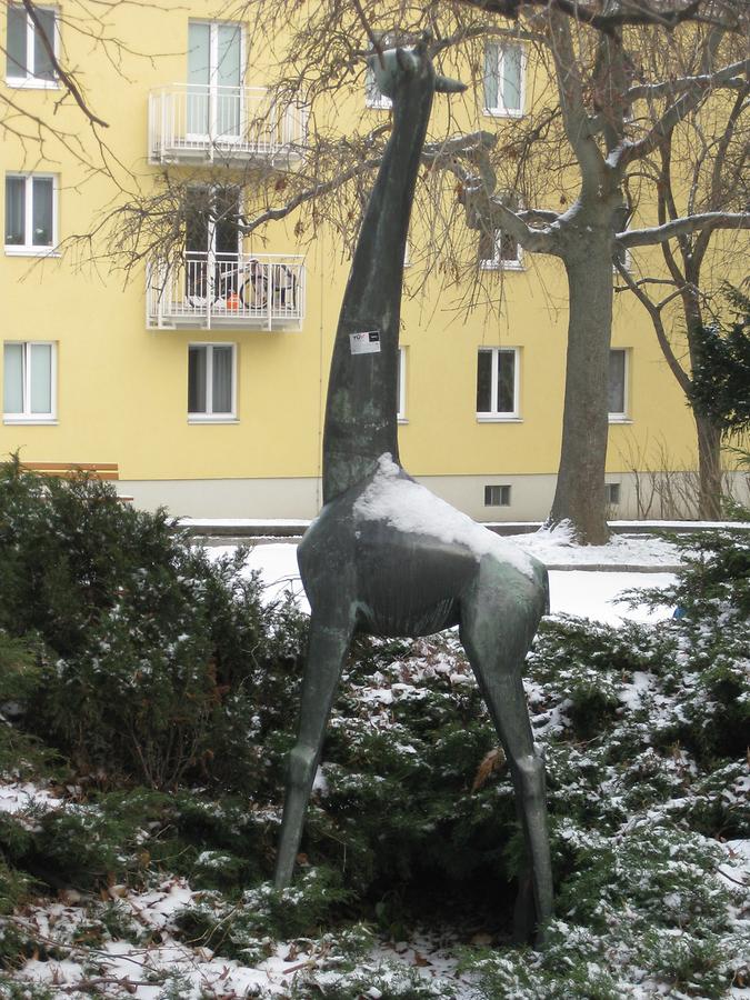 Bronzeplastik 'Giraffe' von Hannes Haslecker 1955