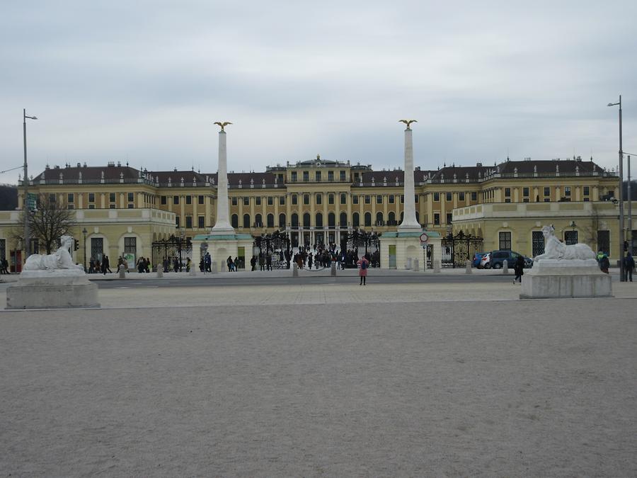 Sphingen von Johann Chr. W. Beyer 1780 vor dem Schloss Schönbrunn