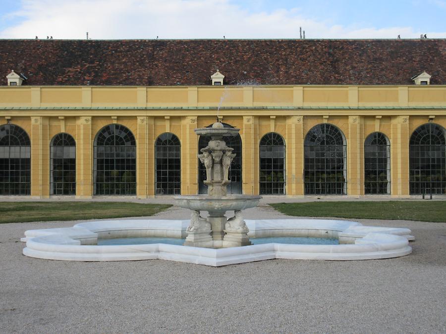 Orangerie mit Colin-Brunnen