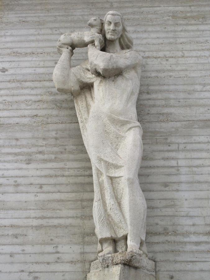 'Christus der gute Hirte'-Statue