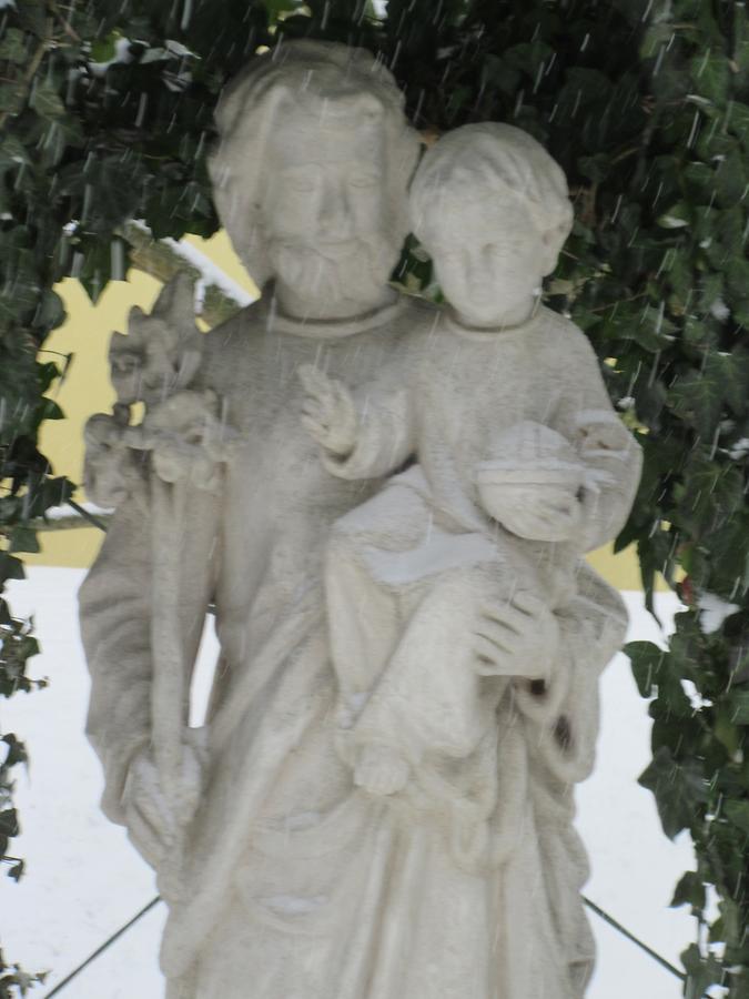 Statue 'Hl. Josef mit Kind'