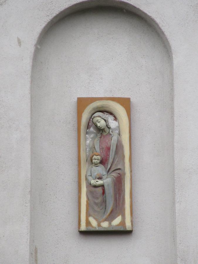 Nischenfigur 'Madonna mit Kind'