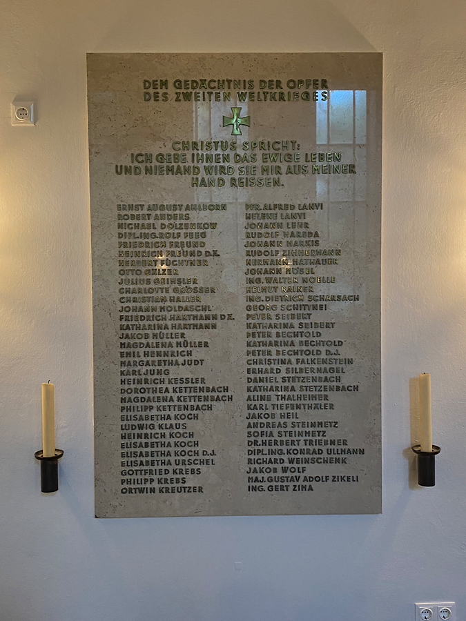 Ev. Friedenskirche, Tafel Dem Gedächtnis der Opfer des 2. Weltkrieges