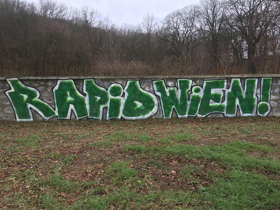 Graffito 'Rapid Wien!'
