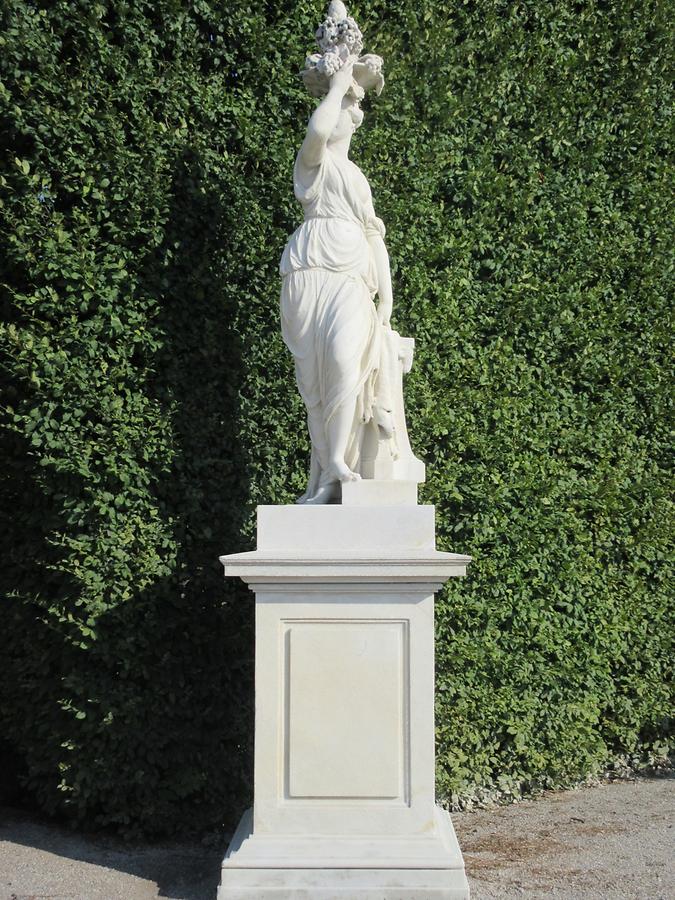 'Bacchantin' Statue von W. Beyer