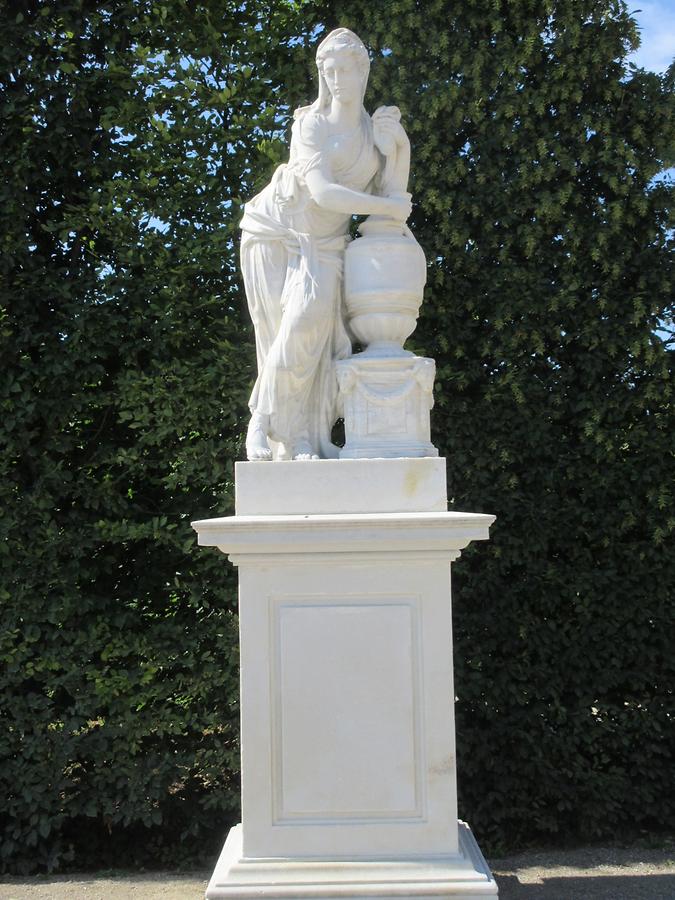 'Artemisia, um ihren Gatten trauernd' Statue von J. Schletterer und J. B. Hagenauer