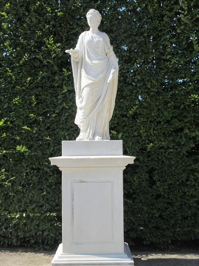 'Calliope, die Schönstimige, Muse der Dichtkunst' Statue von Christian W. Beyer