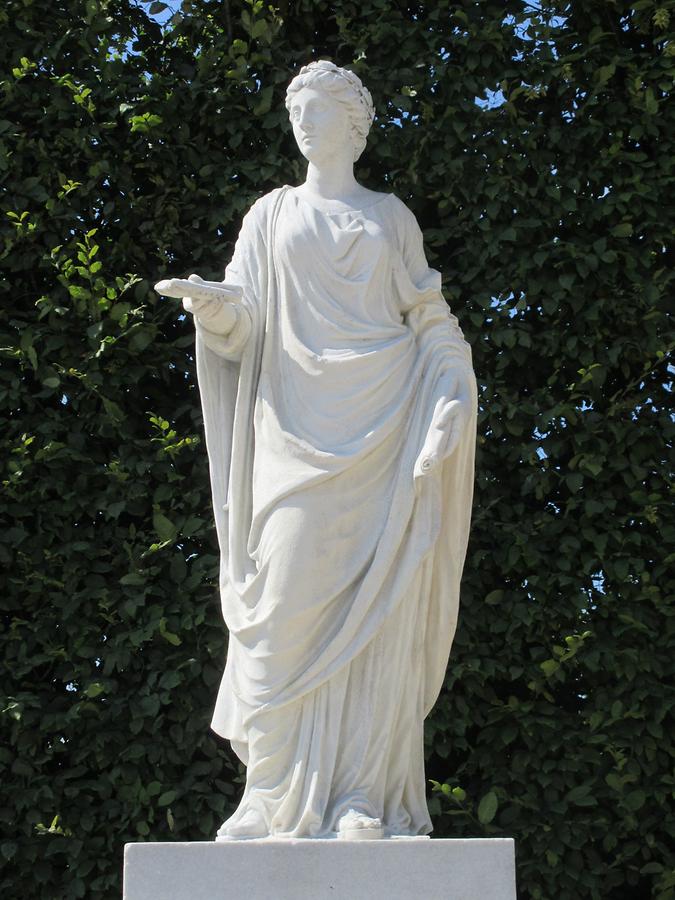 'Calliope, die Schönstimige, Muse der Dichtkunst' Statue von Christian W. Beyer