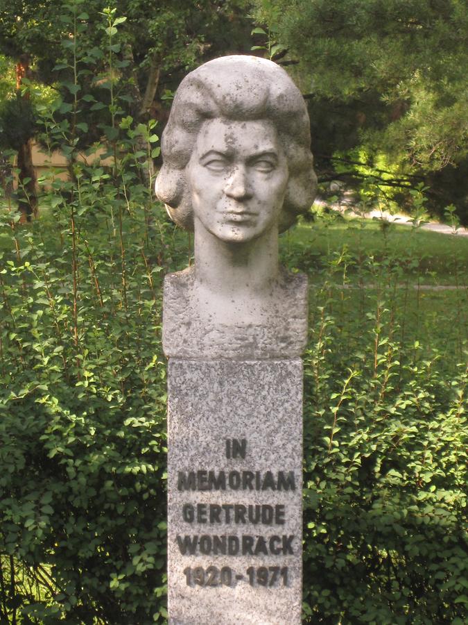 Gertrude Wondrack Denkmal