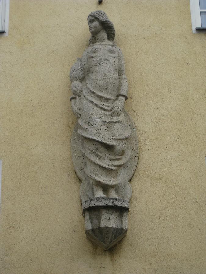 Wandskulptur von Theodor Oppitz 1925