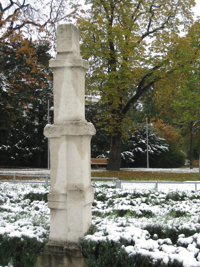 Skulptur 'Stehende Figur' von Fritz Wotruba