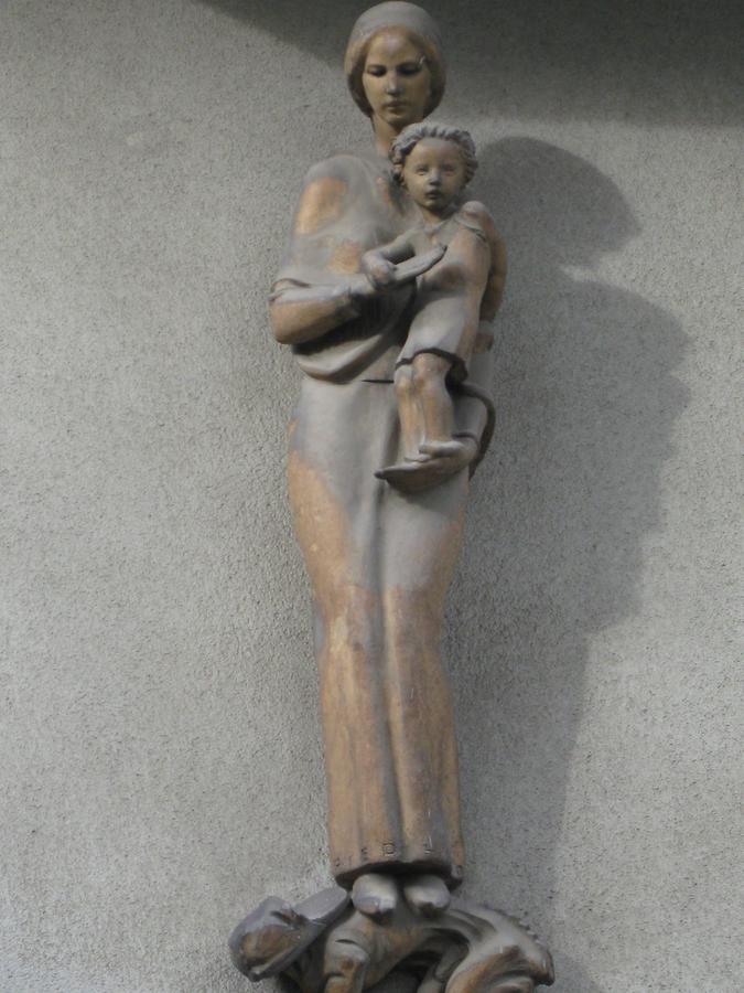 Wandstatue 'Madonna mit Kind'