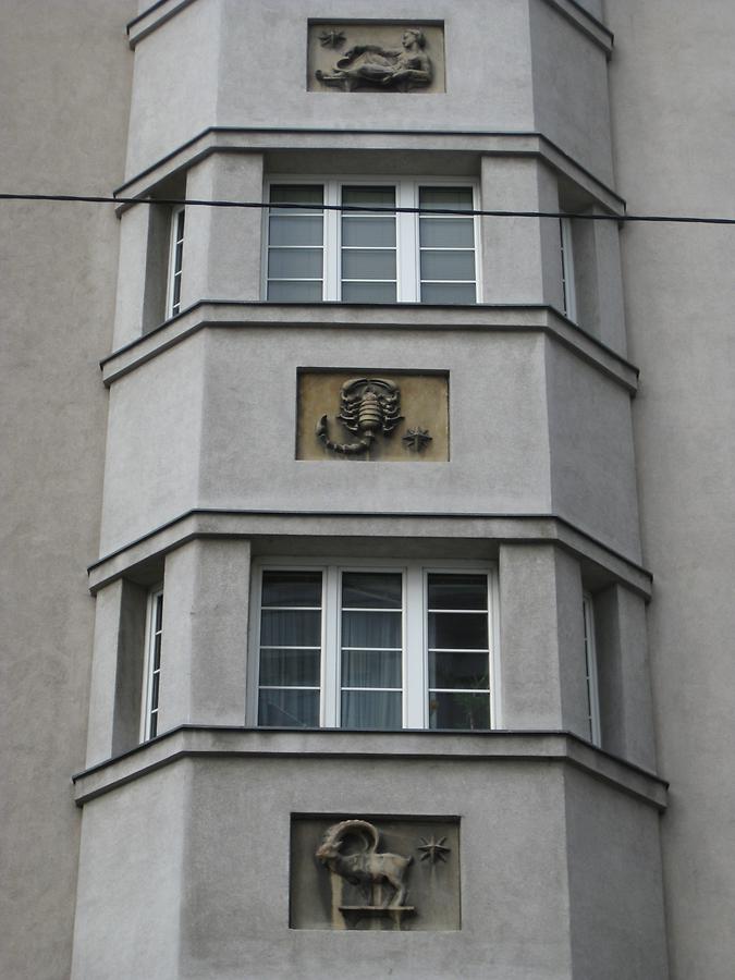 Sternzeichenreliefs