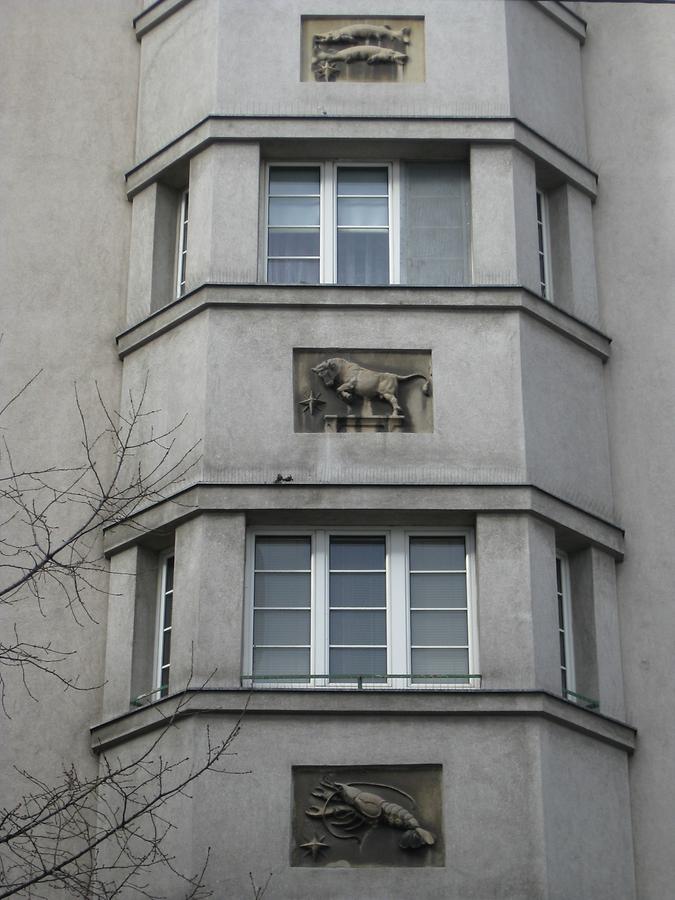 Sternzeichenreliefs