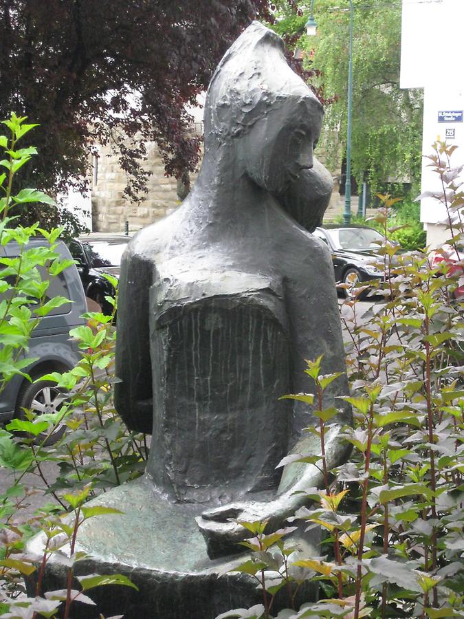 Bronzeplastik 'Mutter und Kind' von Gertrude Diener 1962