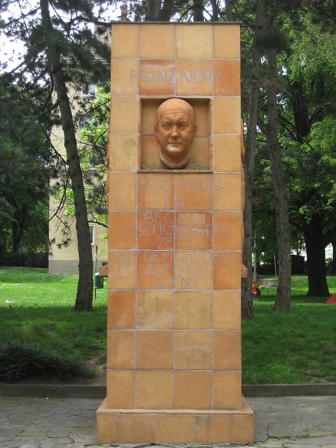 Karl Novy Denkmal