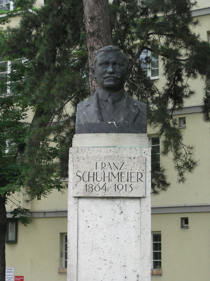 Franz Schuhmeier Denkmal