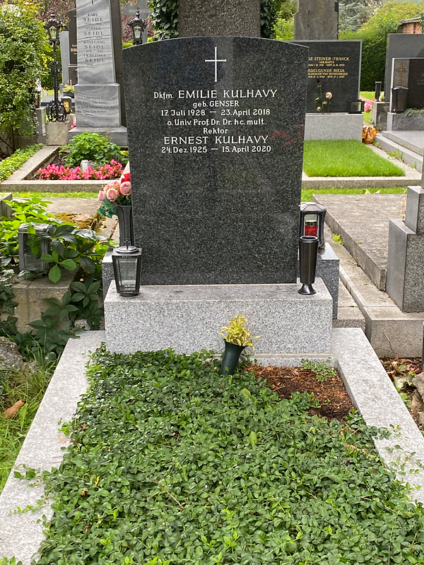 Grab von Ernest Kulhavy - Marketingprofessor 1928-2018 Grab von Ernest Kulhavy - Marketingprofessor 1928-2018