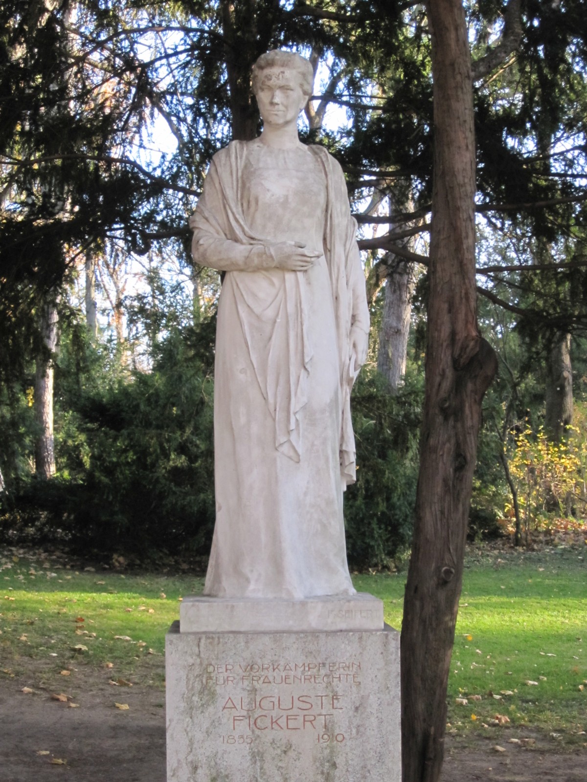 Auguste Fickert Denkmal von Franz Seifert 18. Bezirk, Denkmäler, Gedenktafeln, Gedenkbüsten Auguste Fickert Denkmal von Franz Seifert 18. Bezirk, Denkmäler, Gedenktafeln, Gedenkbüsten