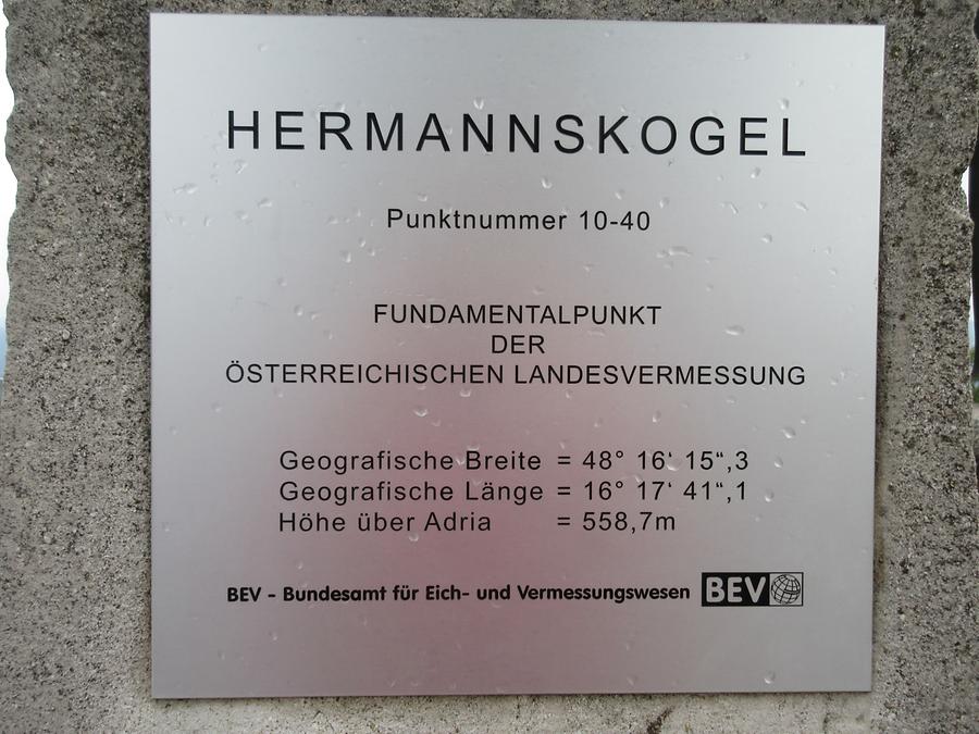 Informationstafel an Triangulationssäule