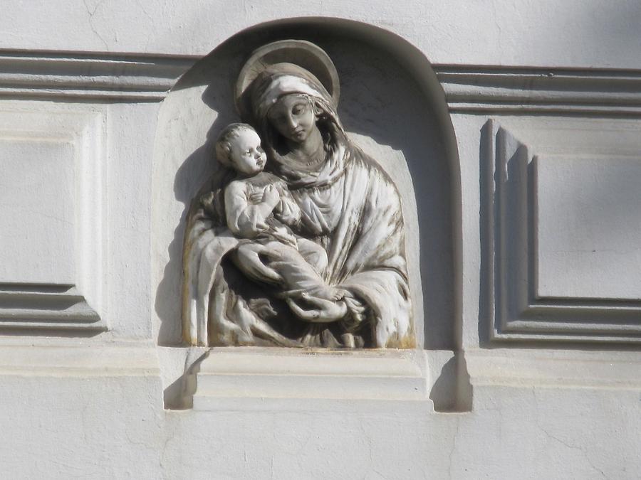 Wandstatue 'Maria mit Kind'