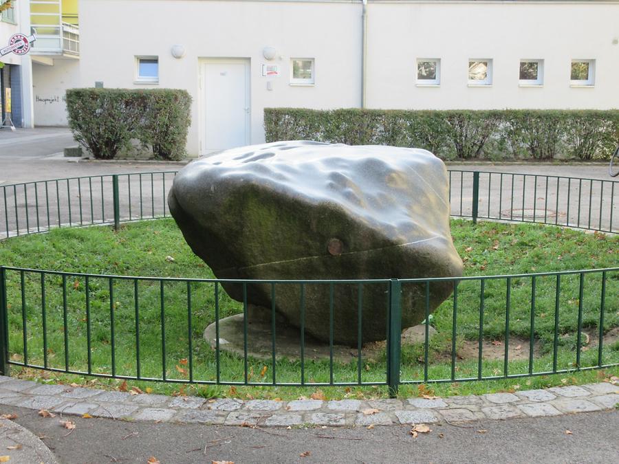 Brunnenplastik 'Flusslandschaft' von Gottfried Höllwarth 1987