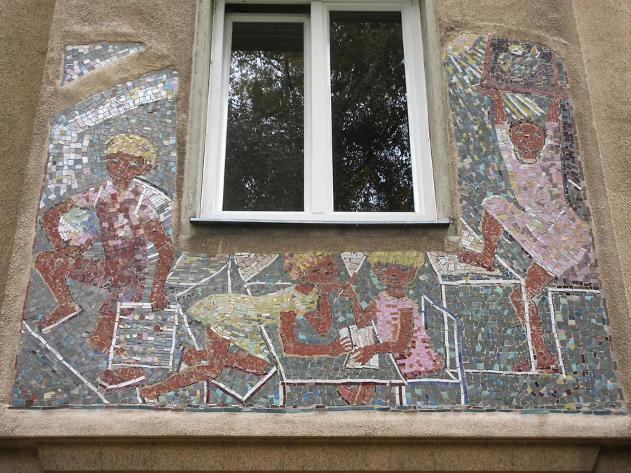 Mosaik 'Schule' von Mea Bratusch 1954