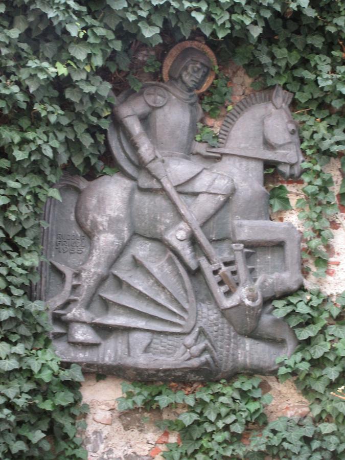 Metallskulptur 'St. Georg kämpft mit dem Drachen'
