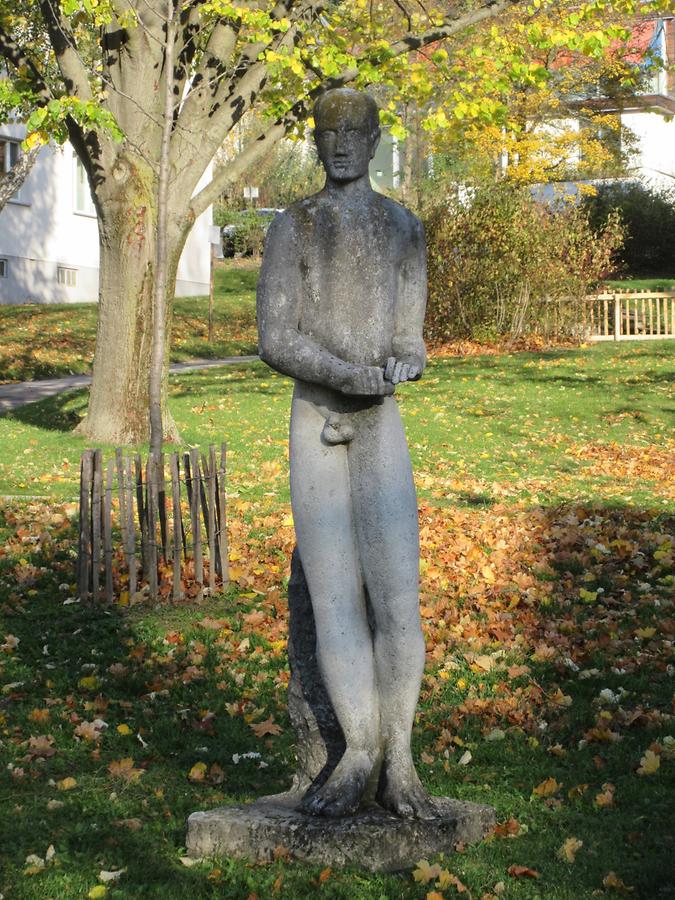 Natursteinplastik 'Stehender Jüngling' von Franz A Coufal 1960