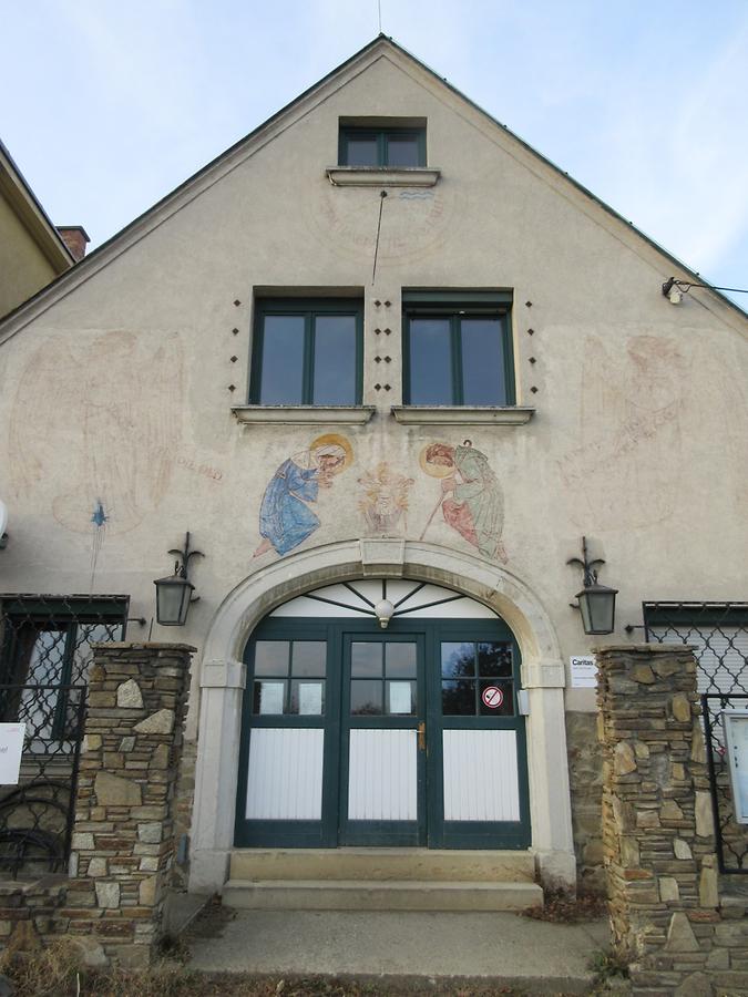 Caritas-Haus mit Sonnenuhr