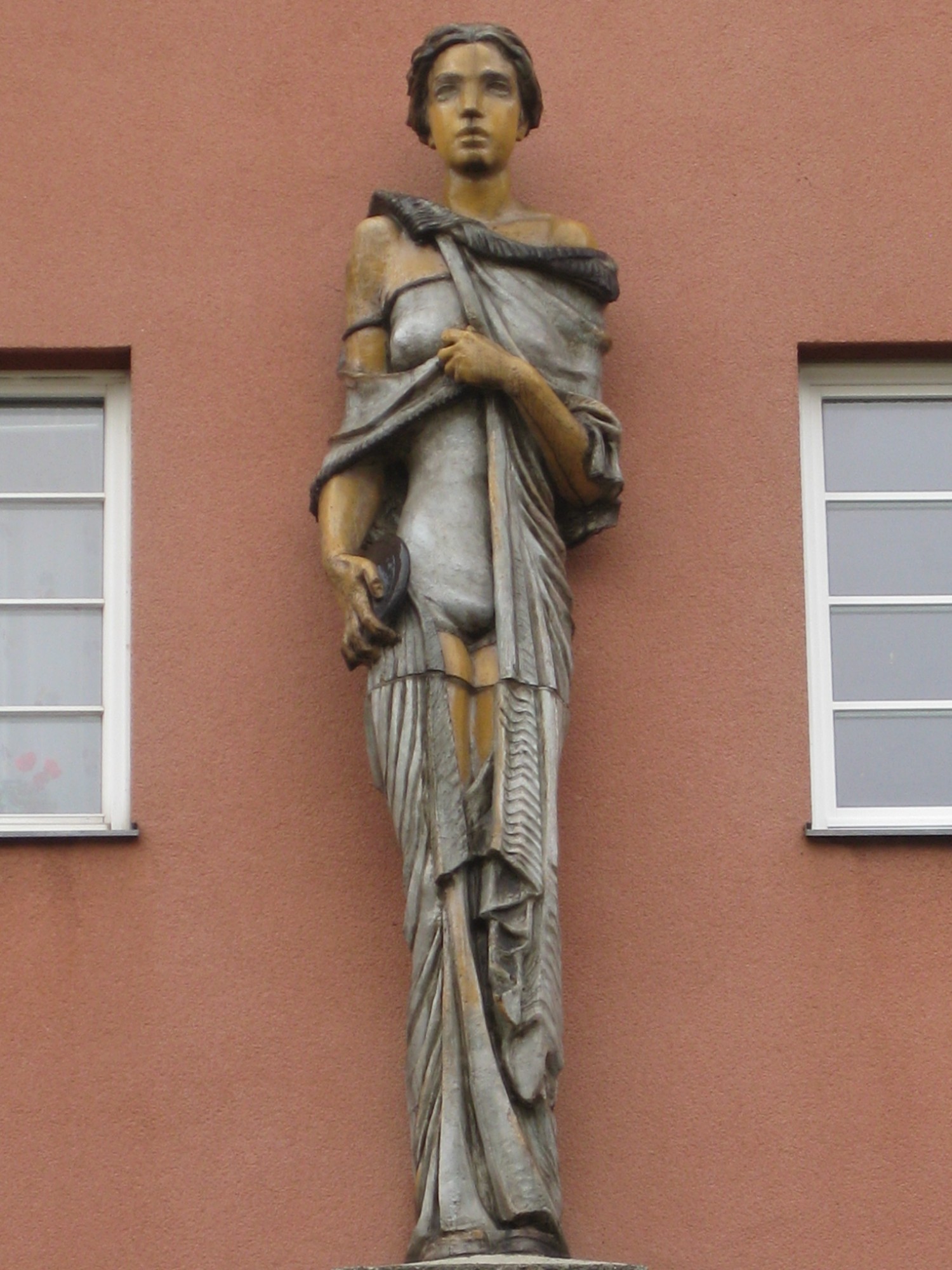 Keramikfigur 'Körperkultur' von Josef Franz Riedl 1930 19. Bezirk