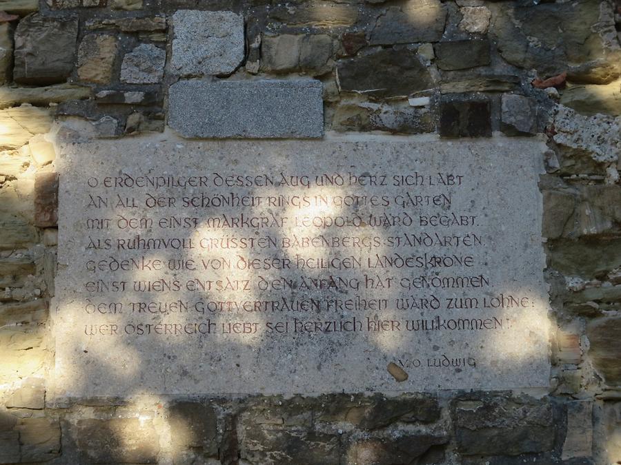 Tafel mit Worten von Vinzenz Oskar Ludwig zum Leopoldsberg