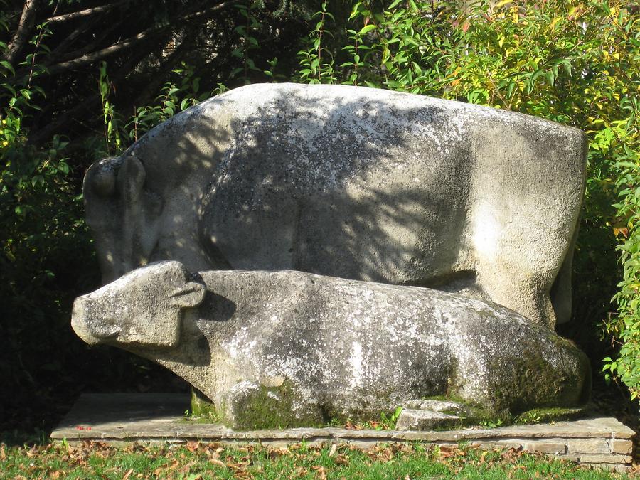 Skulptur 'Rinder' von Fritz Dobrowa 1957