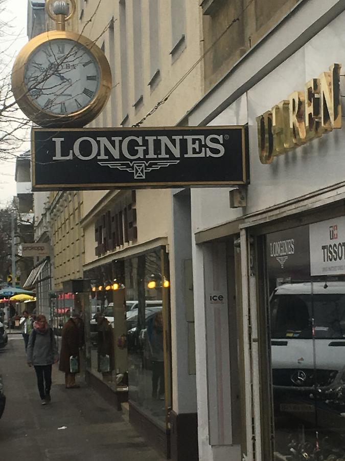 Geschäftsuhr