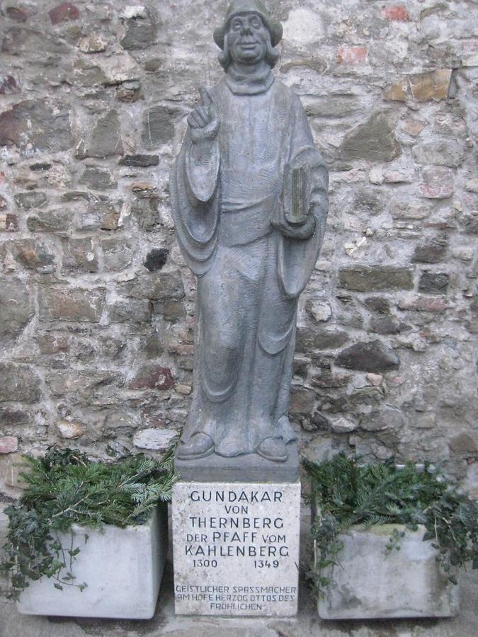 Statue 'Gundakar von Thernberg - der Pfaff vom Kahlenberg'