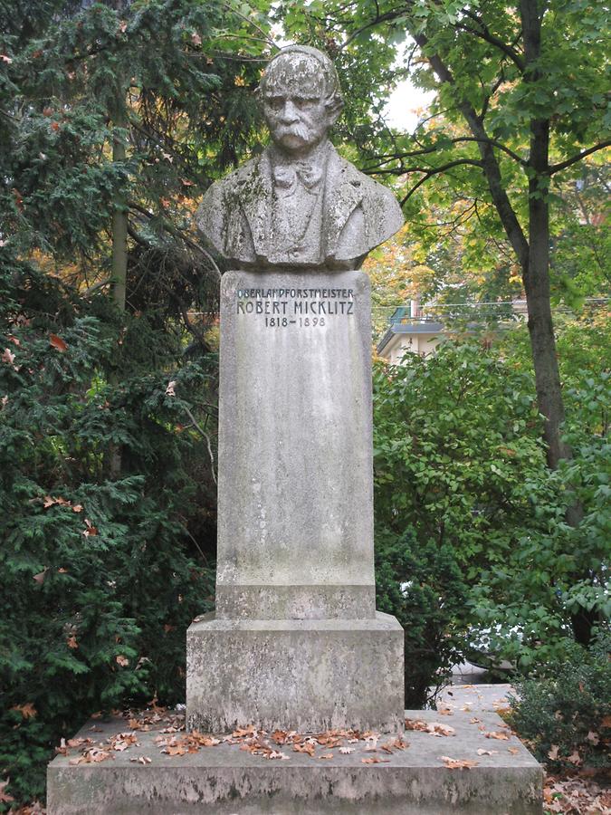 Linnéplatz -Robert Micklitz Gedenktafel