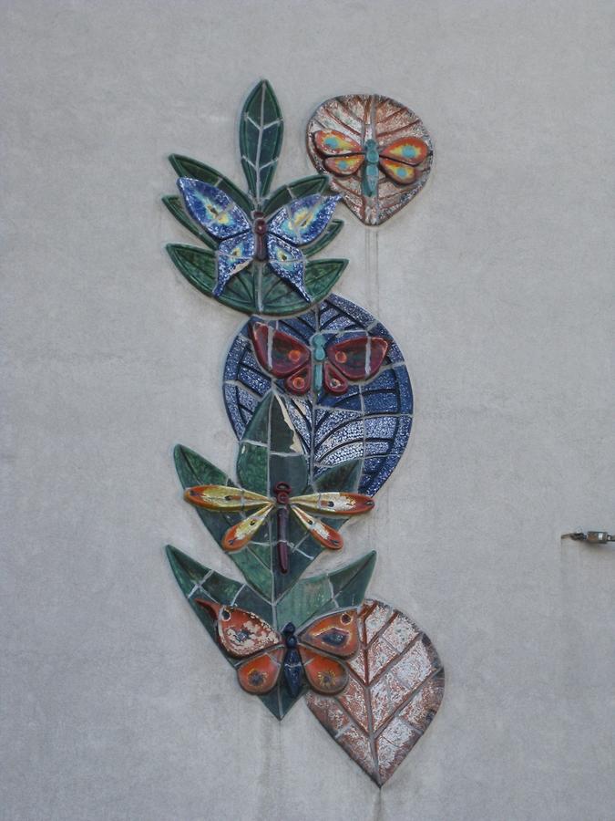 Glasdekor 'Tropische Schmetterlinge auf Blattform' von Hannes Neubauer 1969