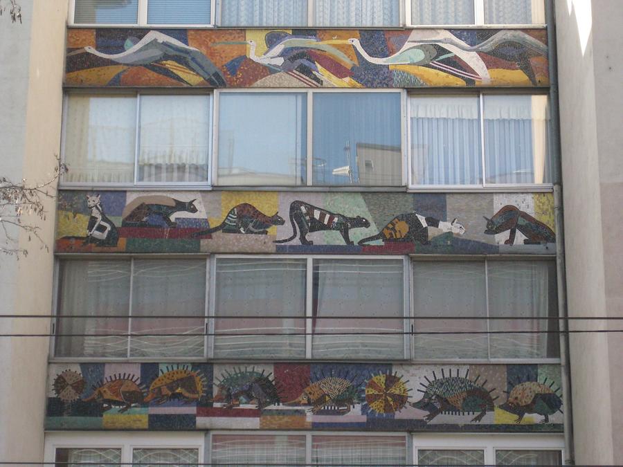 Mosaikfriese 'Tiere im Donauraum' von Lois Pregartbauer