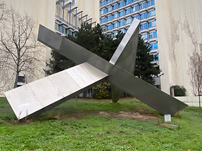 Metallskulptur Offener Raum von Oskar Höfinger