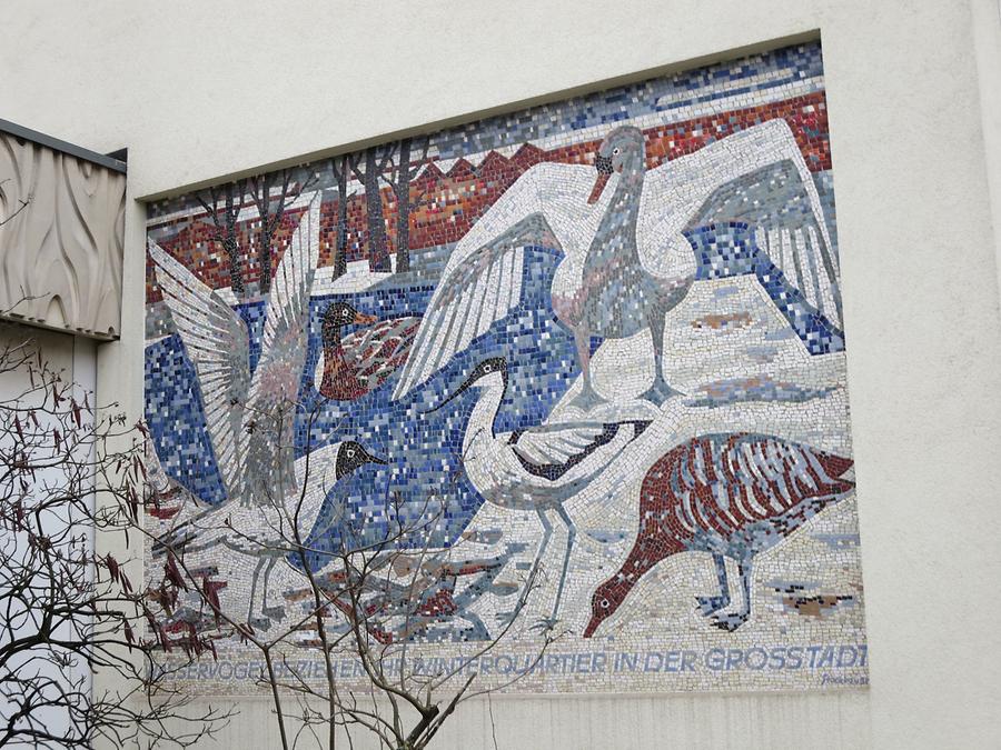 Wandmosaik 'Wasservögel beziehen ihr Winterquartier' von Hans Stockbauer 1960