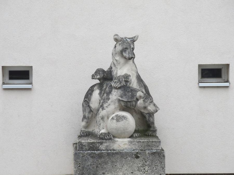 Skulptur 'Zwei Bären mit Ball' 1931