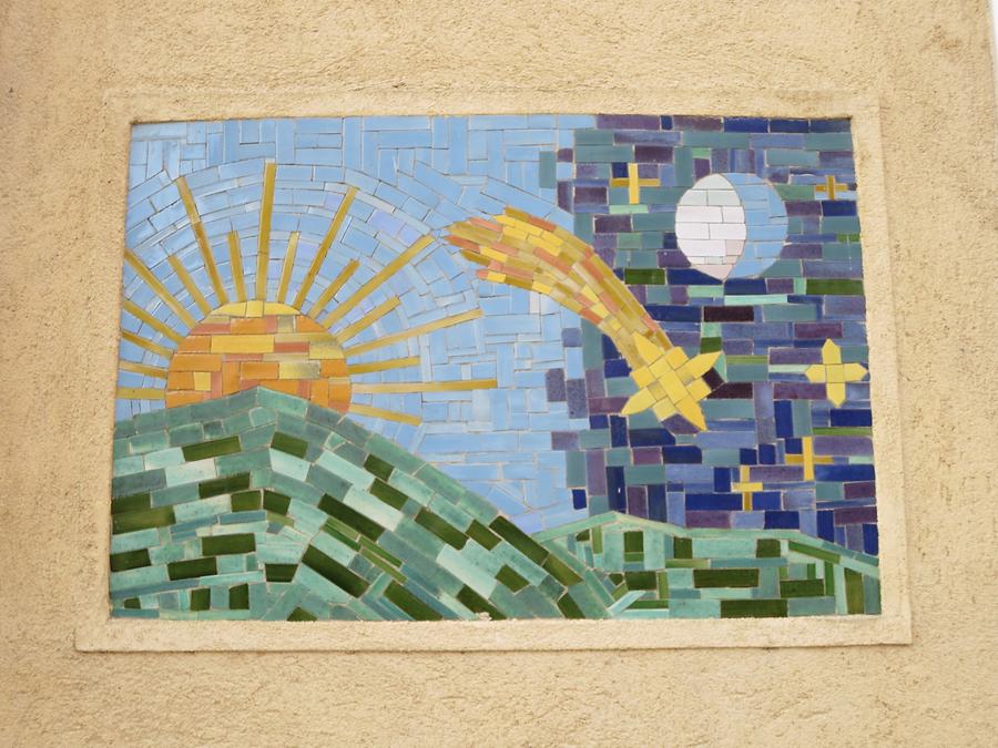 Mosaik-Hauszeichen 'Himmelsgestirne' von Oskar Thiede 1955
