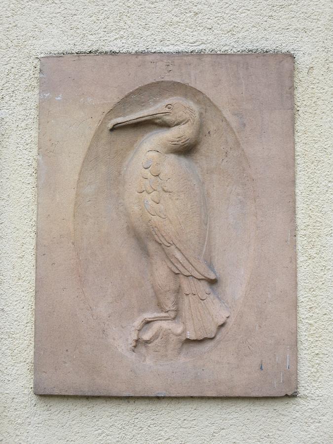 Relief-Hauszeichen 'Kormoran' von Rudolf Fänner 1955