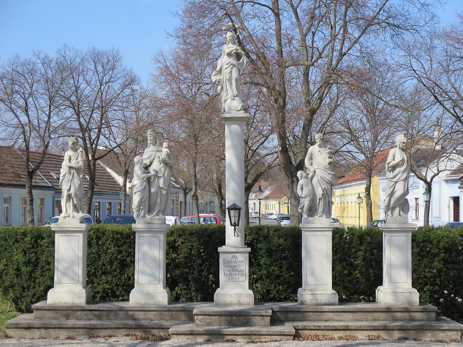 Mariensäule mit 4 Heiligen