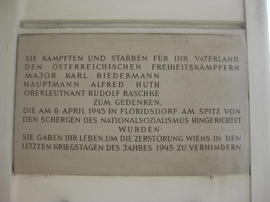 Gedenktafel für Karl Biedermann, Alfred Huth und Rudolf Raschke